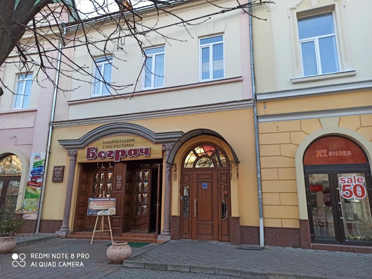 Стильні Апартаменти На Ратушній Площі 무카체베 외부 사진